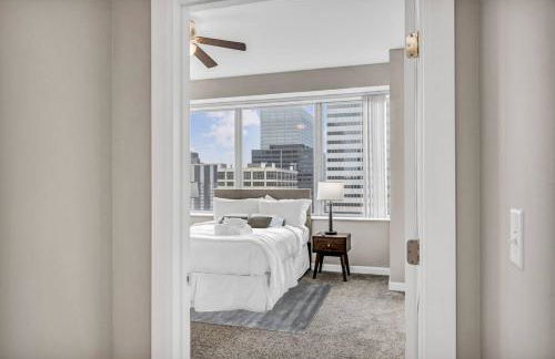 Stunning 11th Floor Corner Unit w/Amazing DT Views - Photo 37