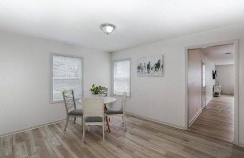 Spacious West Side Home away from Home! - Foto 9