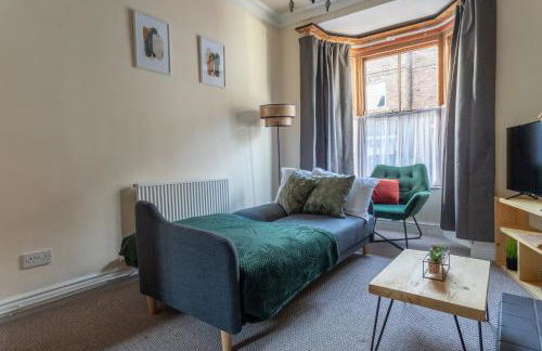 Milton Stays - Cosy 2 Bed House, 2 Floors, 15 min Walk to City Center, for up to 6 - Period Features, Cottage Style, Fireplace, Superfast Wi-Fi, Private Garden, Free On Street Parking - Foto 35