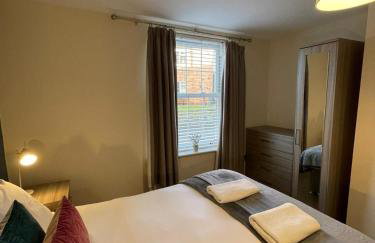 Large Apartments next to East Midlands Airport with Free Gated Parking! - Photo 59