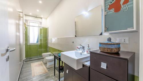 10 minuti a piedi dal mare, grande terrazza con ombrellone - Foto 2