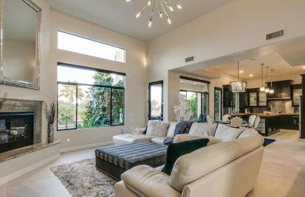 Luxury Contemporary Sanctuary w/ Pool and Views! - Foto 22