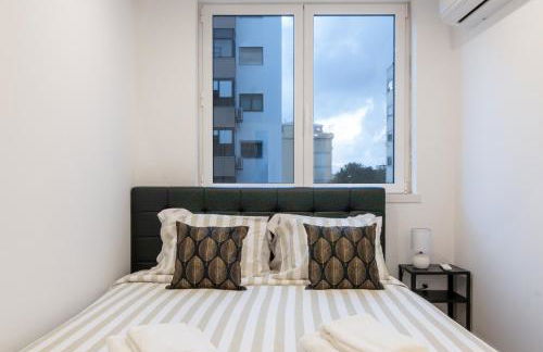 Stylish Apartment W/ River View by LovelyStay - Photo 27