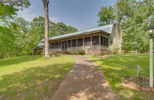 Beautiful Toledo Bend Retreat with Private Dock - Foto 1