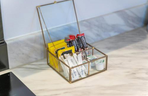 Stylish Two Bedroom Apartment - Secure Parking & Balcony 9MC - Photo 16