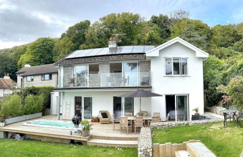 Relaxing private entrance ensuite room with stunning sea view and swimspa - Photo 18