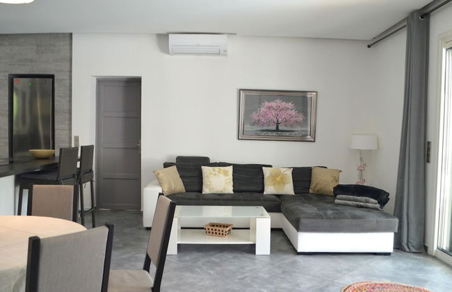 Modern Holiday Home With Private Pool and Garden - Foto 37