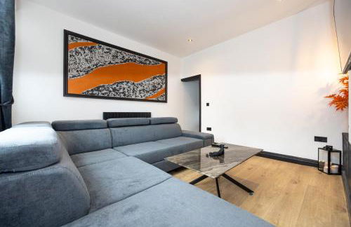 Midnight Manor Cinema Room, Fast WiFi, Ideal for Short & Long Stays - Foto 12