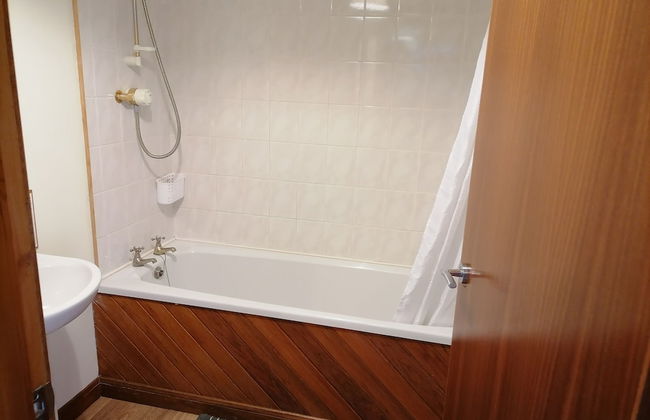 Impeccable 2-bed Flat in Wick - Photo 23