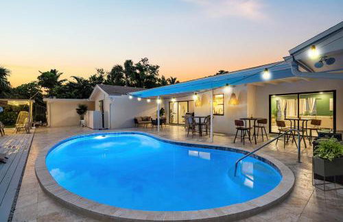 Deluxe Waterfront Villa with BBQ, Pool and Game Room - Photo 41