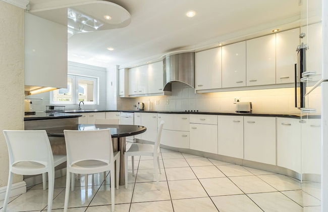 Beachfront Villa, Beach Club, Houtbay - Photo 42