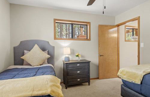 2 Living Rooms Fires Quick Drive Downtown - Foto 36