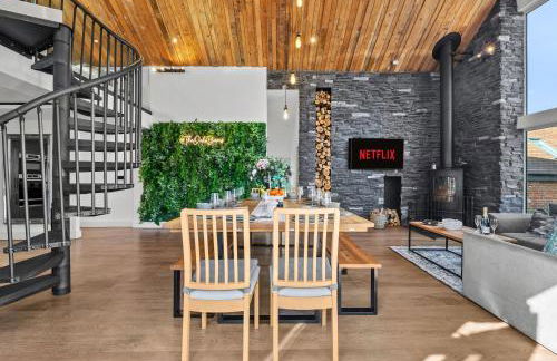 The Oaks Barn - A Countryside Luxury Rural Escape with Hot tub & Fire Pit! Tranquil Group Retreat - Sleeps 8, Pet Friendly & Off road Parking - By Blue Puffin Stays - Photo 12