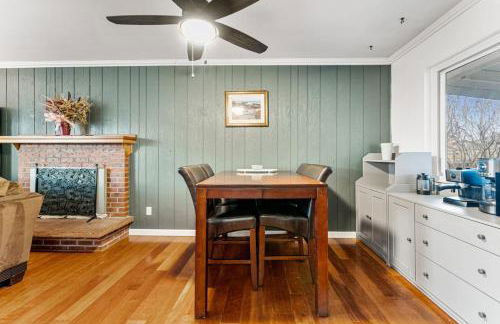 Spacious and Comfy Close to Everything Backyard - Foto 7