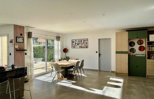 Maison climatisée avec grand jardin, piscine privée et Jacuzzi - Foto 10