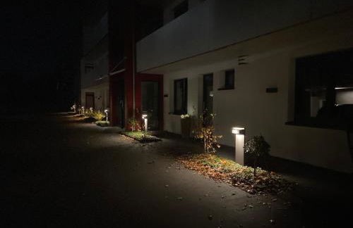 MiCasa OL - Deluxe Apartment mit Stil - Carport Stellplatz - Küche - WLAN - 3,7 KW Steckdose für E Auto - Terrasse - Photo 45