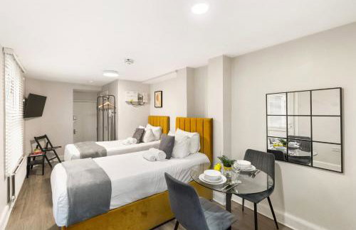 Glimmering Comfort Spacious Studio - Photo 1
