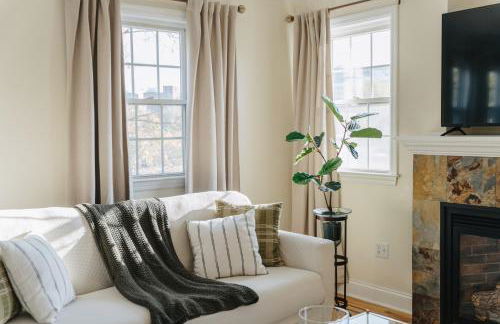 Urban Downtown Stamford Home 45 min to NYC with Garage And Yard - Foto 10