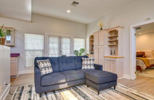 Luxe Pasadena Casita with Fireplace and Grill - Photo 4