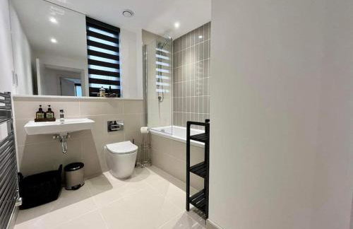 Stunning Sea View Two Bed Two Bathroom Apartment - Foto 17