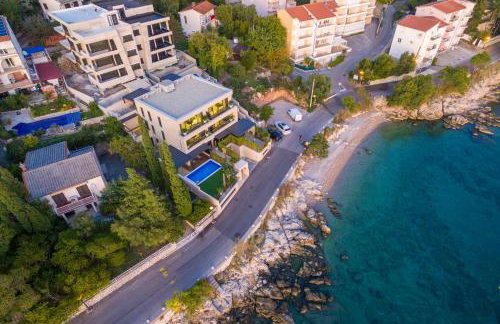 BEACH FRONT VILLA FRAN - DELUXE PENTHOUSE SUITE with private pool - Foto 32