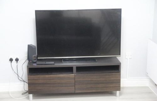 Comfy 2-bedroom Flat with Private Parking - Foto 26