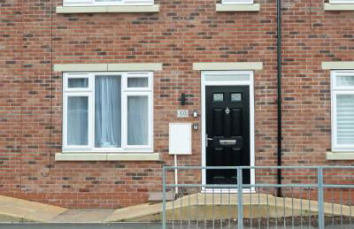 Entire Modern Home with Private Parking for 6/8 Persons - Photo 8