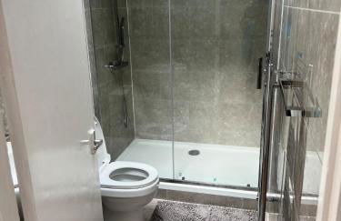 Luxury 4 Bed 3 bath 6 mins from City Renter - Foto 6