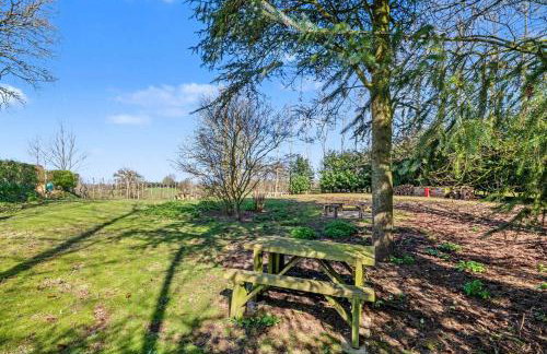 Willow Stylish pod with peaceful rural views - Photo 29