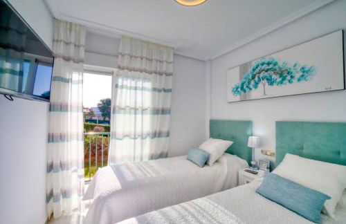 Marbella Luxury Home with Games Room & Sea Views - Photo 27