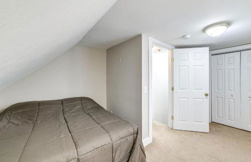 Near Hiking and Skiing Cozy Home in Cortland! - Photo 16