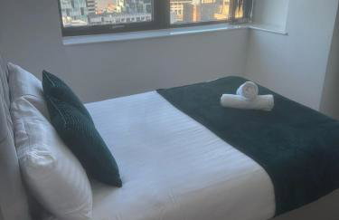 Two Bedroom City View Apartment Liverpool by StaySavvy Accommodation - Photo 61