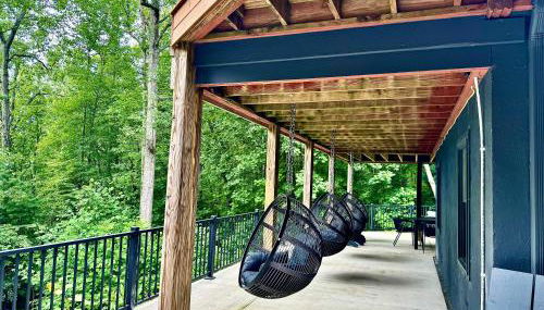 MOONLIGHT MOUNTAIN MANOR - Cedar Hot Tub, Views & Games - Foto 2