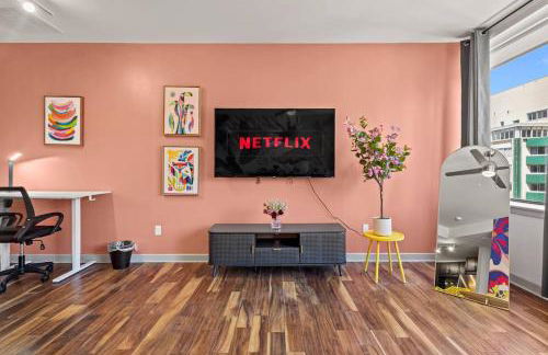 Beautiful Apt in Downtown W/ Pool | Parking - Foto 23