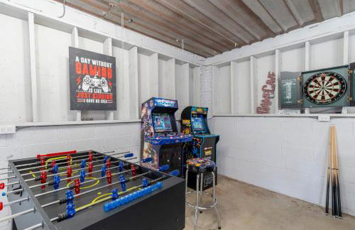 Business in Front and Fun in the Back Pets too - Photo 29