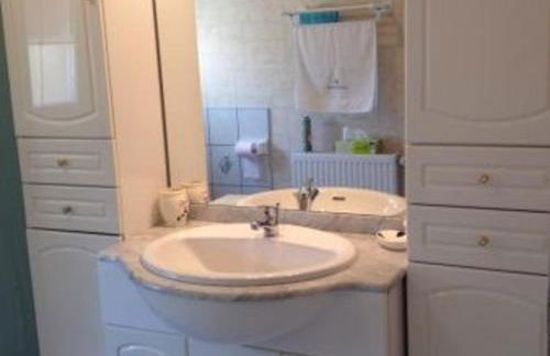 Charmant Gîte à Étain, Tout Inclus, Proche Verdun avec Terrasse et Parking - FR-1-585-3 - Foto 13