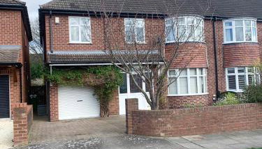 Spacious Five-Bedroom House Close to York Centre - Orchid House - Photo 3