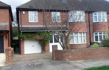 Spacious Five-Bedroom House Close to York Centre - Orchid House - Foto 3