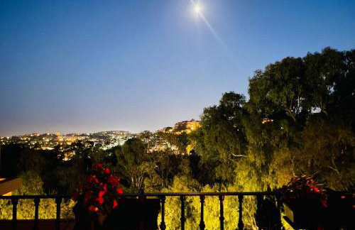Luxury seaview apartment in Marbella located in a secure gated community with swimming pool and large terrace Perfect for families visiting Marbella and Puerto Banús - Foto 39