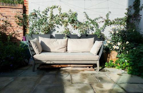 Charming Tudor riverside house - Foto 37