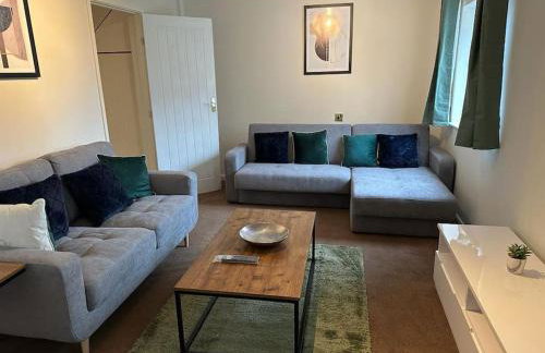 Tennyson House - Cul De Sac 3 Bedroom House for Families, Business Travellers, Contractors, Free Parking & Wifi, Nice Garden, fully furnished - Foto 10