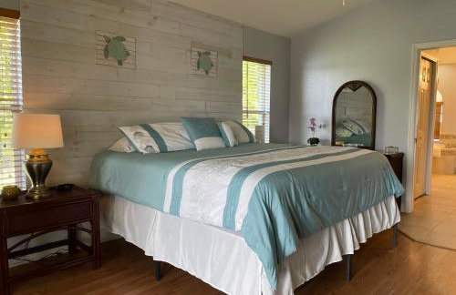 Relax with nature in our Waterfront 4 bedroom -HEATED POOL HOME-KING BED - Foto 11