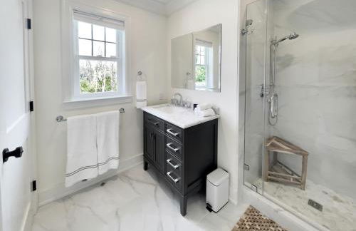 New Construction Modern Luxury Retreat w 6 Beds - Foto 38