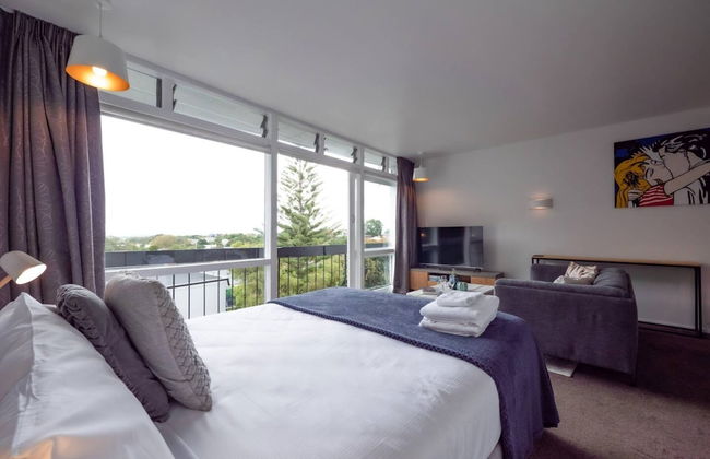 Centrally Located Light-filled Studio w/ Parking - Foto 10