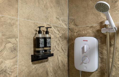 ROOMS NEAR ME - Entire place, kitchen & washroom with amenities, smart tv, fast Wifi, parking nearby - Foto 32