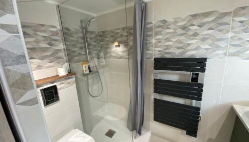 Maison au pied du château + parking privé - Photo 3