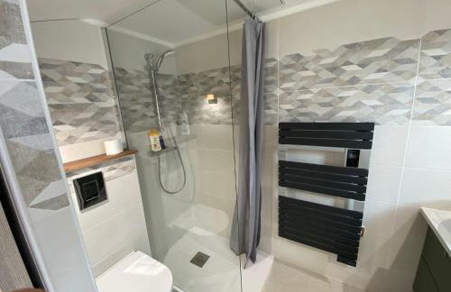 Maison au pied du château + parking privé - Photo 3