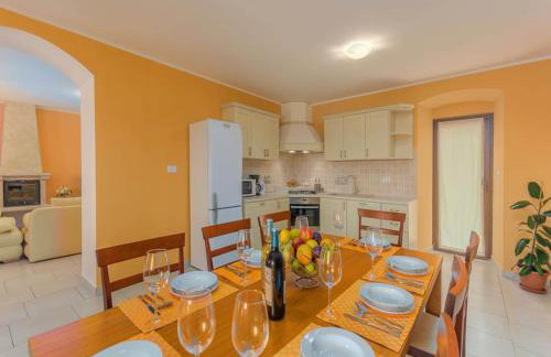 Villa in Skitaca with Pool and Sea Views - Photo 4