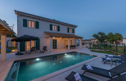 Villa Macan with Private Pool, Sauna & Garden - Photo 43