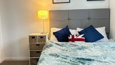 Aldershot Spacious 3-Bedroom House with Fast Wi-Fi & Free Parking - Foto 2